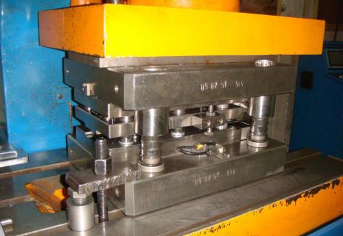 注塑模具溫（wēn）度控製係統設計（jì）