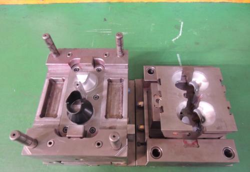 塑膠模具動模冷卻水（shuǐ）道的結構（gòu）形式