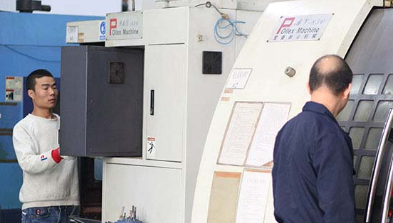 在深圳怎麽選擇專（zhuān）業的模具（jù）開模廠呢？