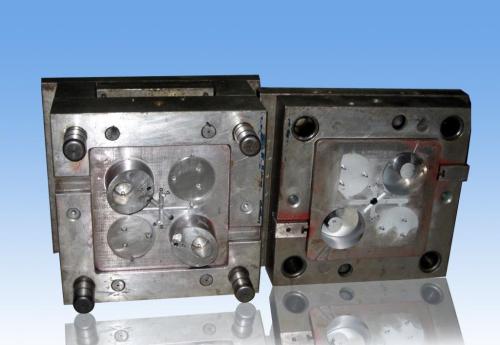 如（rú）何預防模具拉不開模？ 深圳塑膠模具開（kāi）模