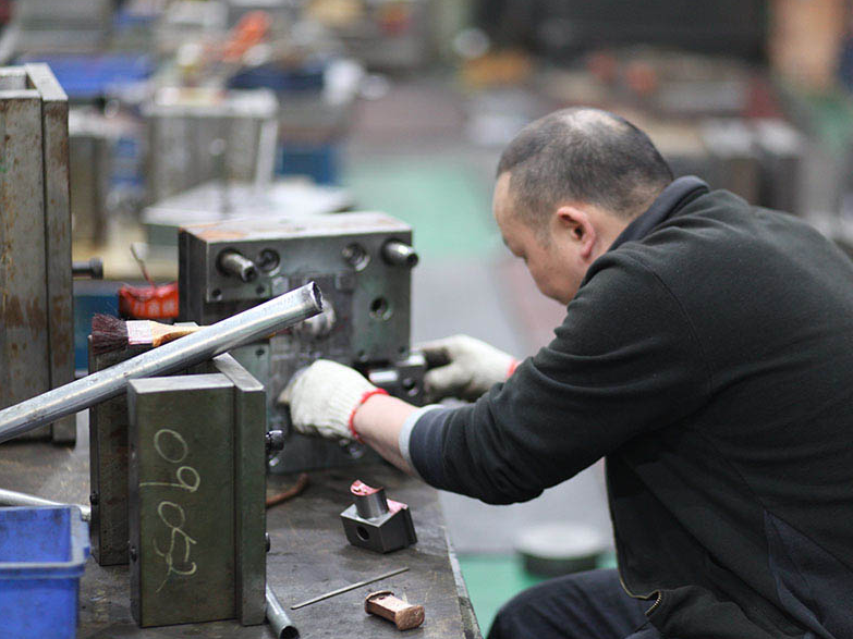 深圳塑膠（jiāo）模具生產廠家：塑膠模具製作注意事項