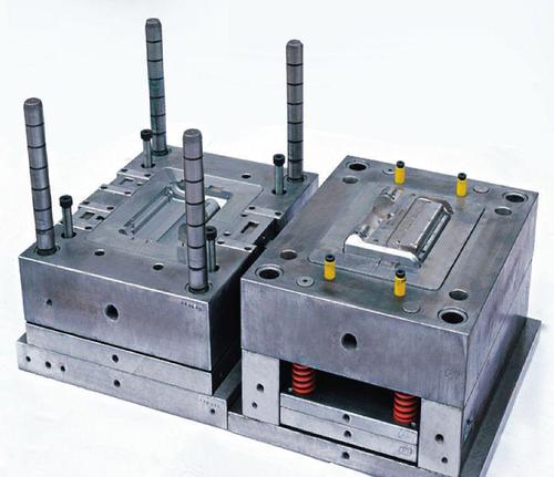 【深圳塑膠注（zhù）塑廠家】注塑機的選擇注意事項